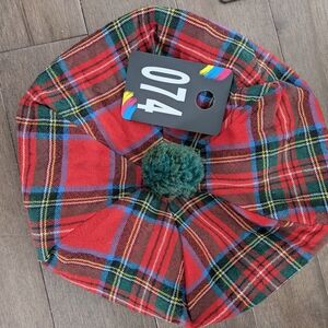 074_Red and Green Plaid Beret